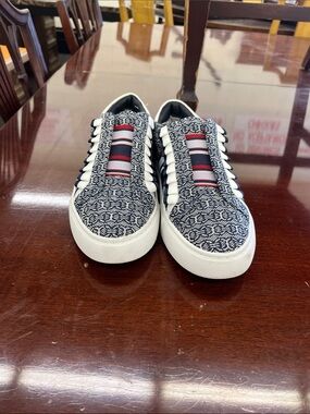 Tory Burch sneakers slightly use no cuffs if you need additional pics just ask